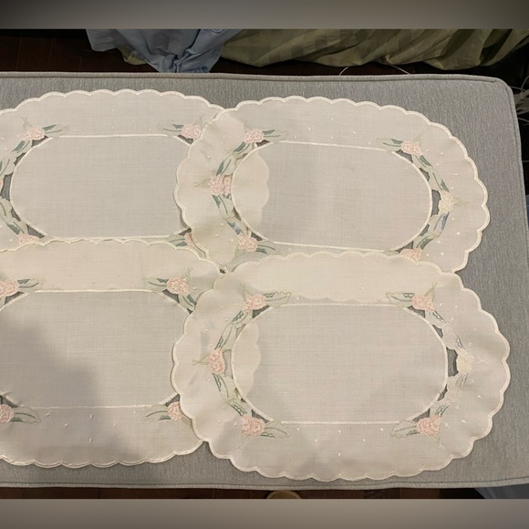 VTG Set of 4 Oval Cotton Placemats with Scalloped Edges and Embroidery - Picture 7 of 9